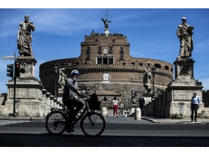 İtalya’da Koronaya Bağlı Ölümler 30 Bini Aştı