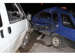 Konya’da Otomobille Kamyonet Çarpıştı: 1 Ölü, 4 Yaralı