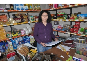 Buldan’daki Bakkal, Hayırseverlerin Uğrak Yeri Haline Geldi