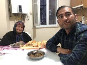 90 Gündür Arabada Yaşayan Engelli Kadın Ve Oğlu Sıcak Yuvalarına Kavuştu