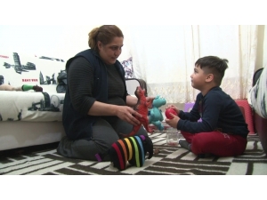 Ankara’da 2 Çocuk Annesi, Çevreden Gelen Yardımlarla Yaşamaya Çalışıyor