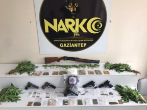 Uyuşturucu Tacirlerine Dev Operasyon