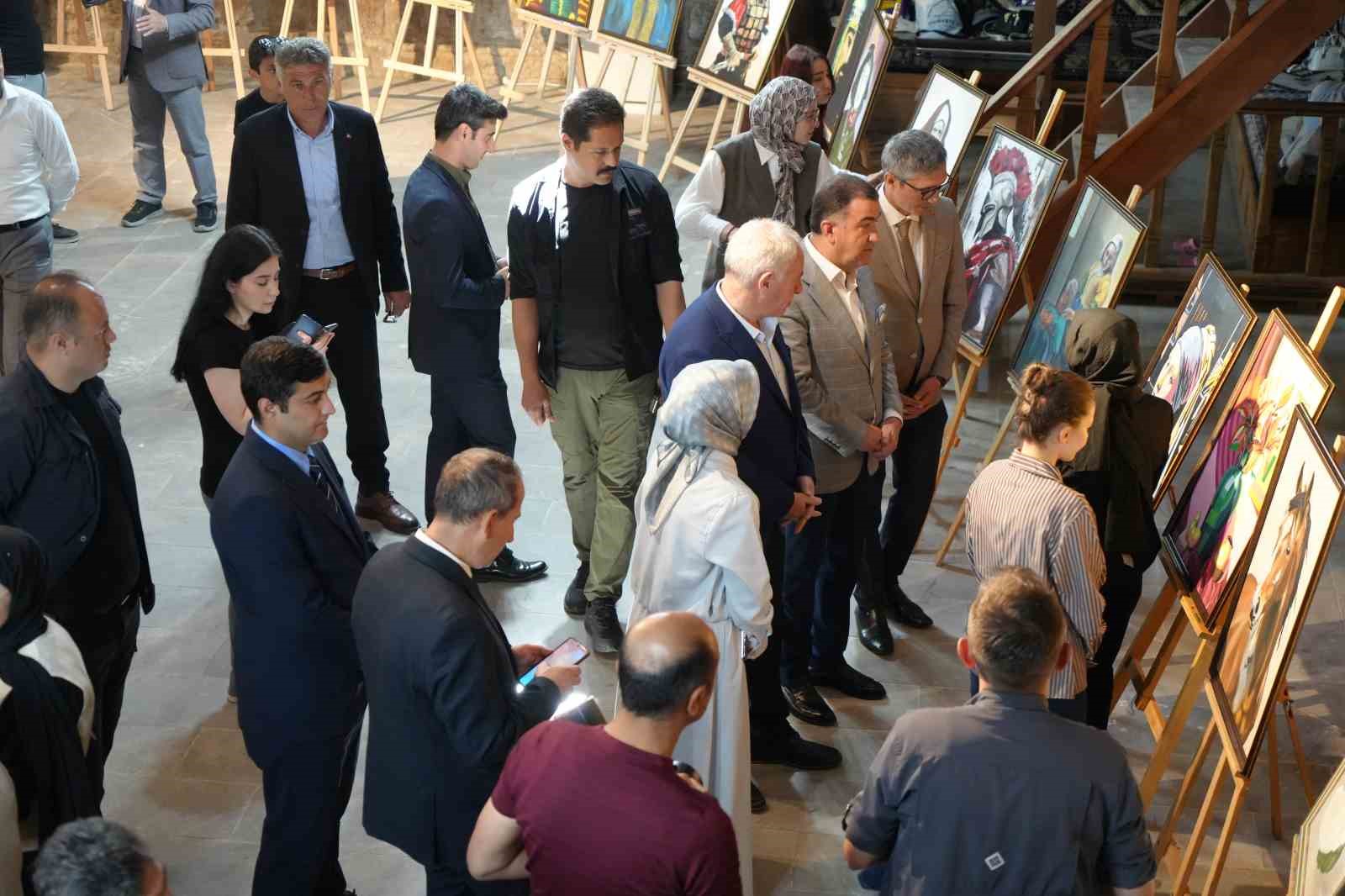 bayburtlu-genc-yeteneklerin-eserleri-tarihi-tashan-da-sergilendi