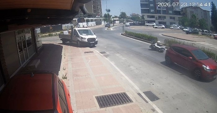 onune-cikan-otomobile-carpmamak-isterken-kaza-yapti-1-yarali