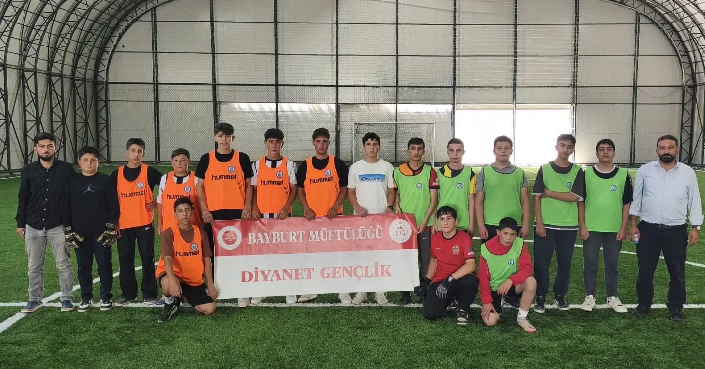 yaz-kur-an-kursu-ogrencileri-futbol-turnuvasinda-bulustu