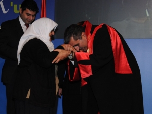 Başkan Konuk: “Bu Sene Anneler Gününde Bedenler Uzak Gönüller Daha Bir Yakın Olacak”