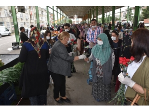 Başkan Erdem’den Anneler Günü Jesti
