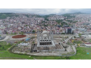 Doğu Karadeniz’in En Büyük Cami Ve Külliyesinin Yapımı Sürüyor