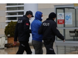 Depremzedelerin Hasarlı Evinden Hırsızlık Yapan 2 Şüpheli Yakalandı