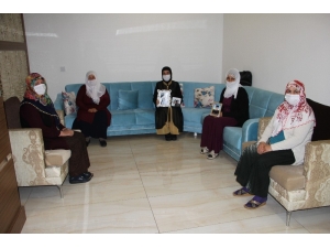 Hdp Önünde Evlat Nöbeti Tutan Ailelerin Buruk Anneler Günü