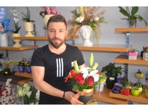 Bu Yıl Çiçek Siparişlerinin Yüzde 80’i Telefon Veya İnternet Üzerinden