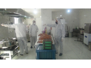 Vanlı Yetim Çocuklara Yemek İkramı