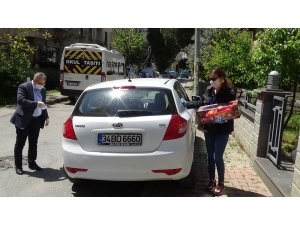 Maltepe Kaymakamlığı Kısıtlama Günlerinde Oyuncak İsteyen Çocuğun İsteğini Geri Çevirmedi