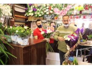 Şanlıurfa’da Çiçekçilerde Anneler Günü Mesaisi