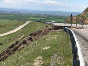 Batman Beşiri Karayolunda Heyelan