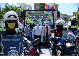 Trafik Polisleri Çocukları Sevindirdi