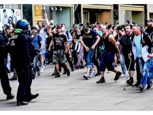 Almanya’da Korona Kısıtlamaları Protesto Edildi
