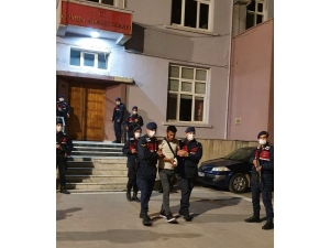 Köpek Kavgasında Baba Ve Oğlu Öldüren Zanlı Tutuklandı