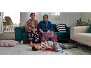 Hayatını Engelli Çocuklarına Adadı