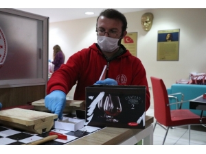 Gençlik Merkezinde 15 Kişi 12 Bin Siperlik Üretti