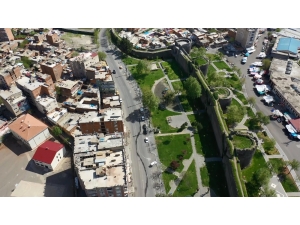 Kısıtlamanın 2’nci Gününde De Diyarbakır’ın Cadde Ve Sokakları Boş Kaldı