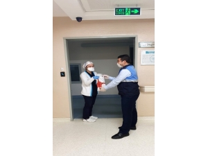 Kısıtlama Günlerinde Eymen Bebeğin Sütünü Zabıta Ulaştırıyor