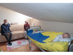 20 Yıldır Engelli Çocuklarına Tek Başına Bakan Anneye Anlamlı Ziyaret