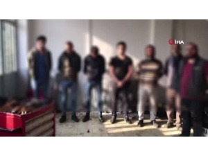 Otomobil Hırsızları Çaldıkları Aracı Parçalarken Böyle Yakalandı