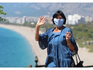 Antalya’da Yaşlıların Adresi Konyaaltı Sahili Oldu