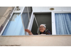 Sokağa Çıkmayan Fatma Nine: “Korona Ne Zaman Biterse O Zaman Çıkarım”