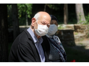 65 Yaş Üstü Parklara Akın Etti