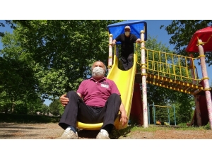 Kimisi Salıncağa Kimisi Kaydırağa...özgürlüğün Tadını Doya Doya Çıkardılar