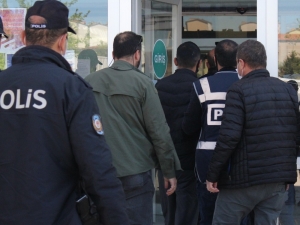 Elazığ’da Beyzbol Sopalı, Şantajcı Ve İşkenceci Çete Çökertildi