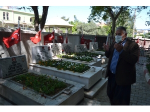 65 Yaş Üstü Vatandaşlar Şehitliklere Koştu