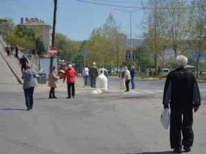 Dışarı Çıkan Yaşlılar: "Yasağa Gerek Varsa Devam Etmeli”