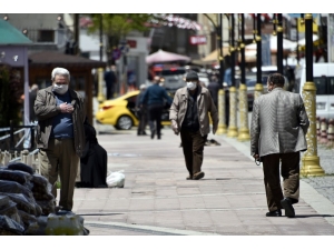 Gümüşhane’de 65 Yaş Üzeri Vatandaşlar Çarşıya Akın Etti