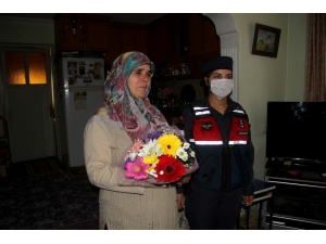 Jandarmadan Şehit Annesine Anneler Günü Ziyareti