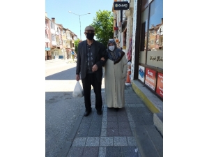 50 Gün Sonra Kol Kola Gezmenin Mutluluğunu Yaşadılar