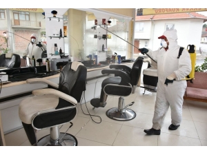 İnönü’de Berber Ve Kuaförler Dezenfekte Edildi