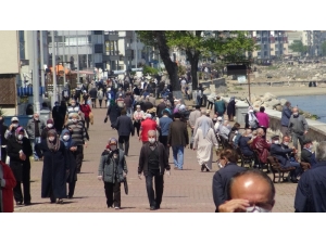 bursa’da Sahiller 65 Yaş Vatandaşlarla Doldu Taştı