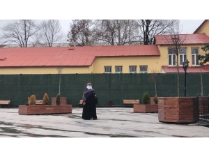 Kars’ta 65 Yaş Ve Üstü Vatandaşlar Sokağa Çıktı!