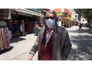 Sokağa Çıktı, İlk İşi Dükkan Kirasını Almak Oldu