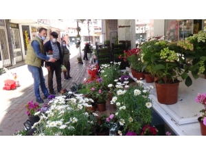 Anneler Günü Çiçekçilerin Yüzünü Güldürdü