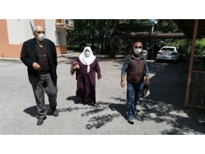 50 Gün Sonra İlk Kez Dışarı Çıktılar