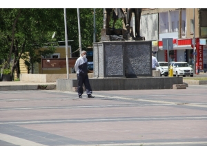 Diyarbakır’da 65 Ve Üstü Vatandaşlar Güzel Havanın Tadını Çıkarttı