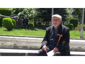 Saat 11.00’de Yaşlılar Soluğu Parklarda Aldı