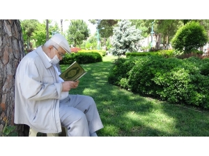 Açık Havada Kimi Kur’an Okudu, Kimi Yürüyüş Yaptı, Kimi De Dostları İle Sohbet Etti