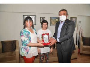 Başkan Çetin Yılın Annesini Kutladı