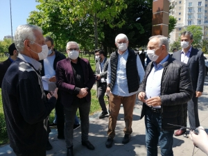 Küçükçekmece’de Sokağa Çıkan 65 Yaş Üstü Vatandaşlara Başkan Çebi Eşlik Etti