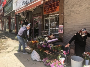 Anneler Günü Çiçekçilerin Yüzünü Güldürdü